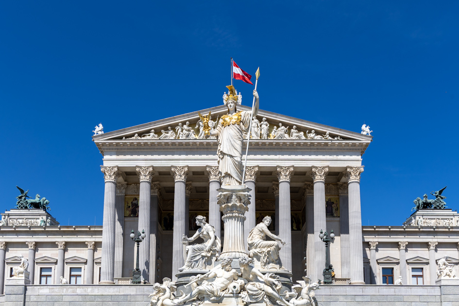 Vienna, Parlamento austriaco con la fontana di Pallade Atena